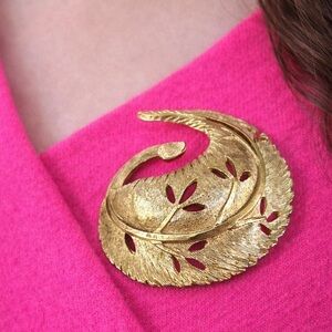 BSK Modernist Swirl Brooch 2" Gold Tone Leaf Event Church Wedding MCM Vintage